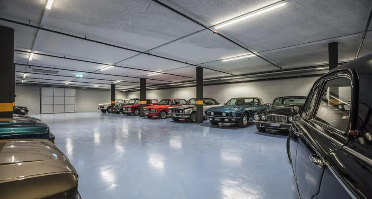 Exklusiver Einstellplatz im A Plus Autohotel in Hinwil